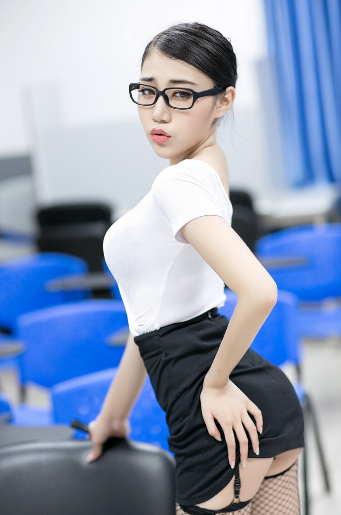 年轻女教师4在线观看